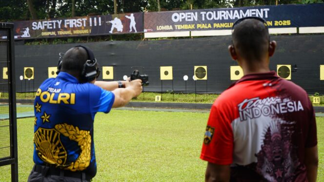
					Lomba Menembak Piala Panglima TNI Tahun 2025, Danpas Gegana Korbrimob Polri Raih Juara 2 Kategori _Duel Platting