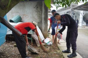 Brimob Polda Metro Jaya Gelar Bakti Sosial “Jumat Berkah Berbagi dengan Sesama” di Tangerang Selatan