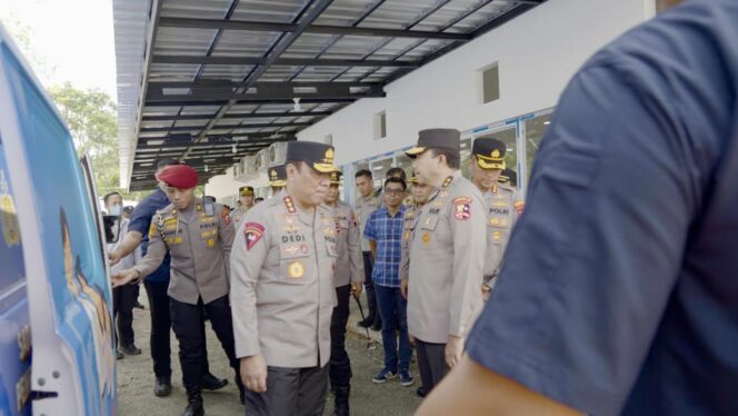 
					Libatkan Warga Sekitar, Wakapolri Sebut SPPG Polri di Gedawang Sebagai Bukti Kepedulian Polri Pada Masyarakat