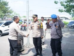 Kapolres Metro Bekasi Pimpin Pengecekan Pengamanan Penyekatan Massa di Stasiun KA Cikarang