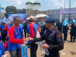 Brimob Polda Metro Jaya Tunjukkan Pengamanan Humanis di Aksi Unjuk Rasa Jakarta