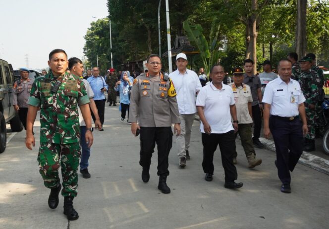
					Serbuan Teritorial Kodim 0502/Jakarta Utara, TNI Peduli Lingkungan & Berbagi untuk Rakyat