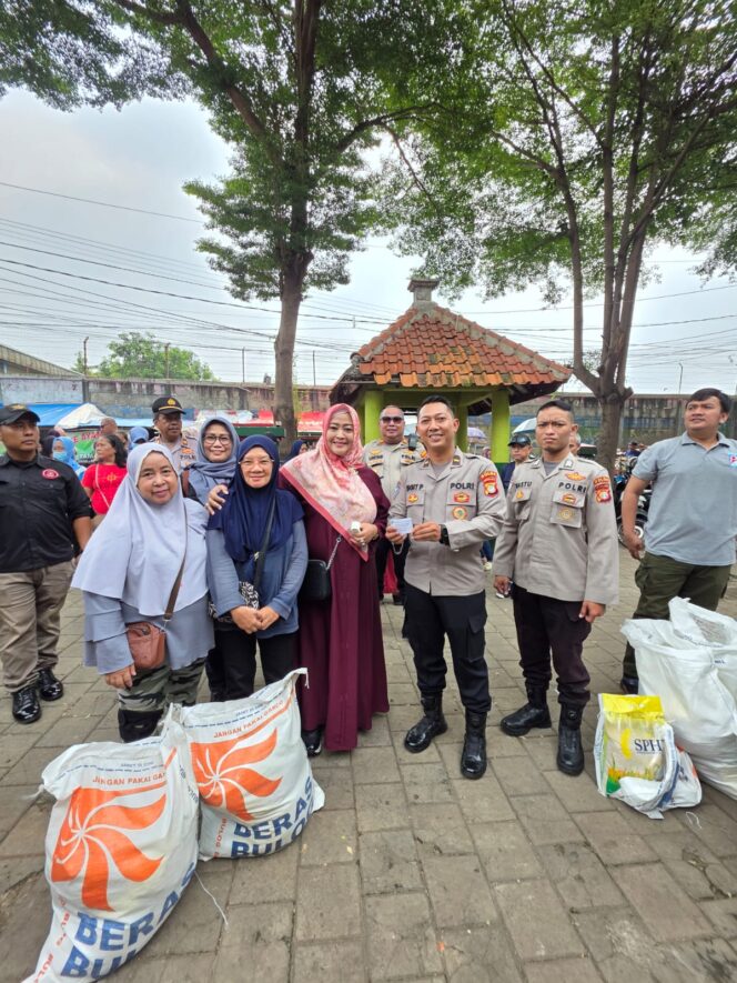 
					Gerakan Pangan Murah Polda Metro Jaya dan BANG JAPAR Disambut Antusias Warga Pekayon, 6 TON Beras SPHP Ludes dalam Dua Jam