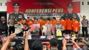17 Tersangka Demo Anarkis Didepan Mapolresta Malang Dihadirkan Saat Konferensi Pers