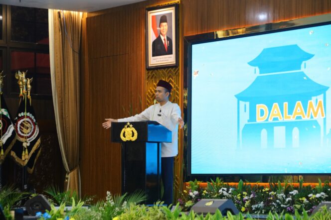 
					UAS: Polri Tak Perlu Mengejar Kepuasan Publik, Polri Hadir dan Bekerja dengan Amanah