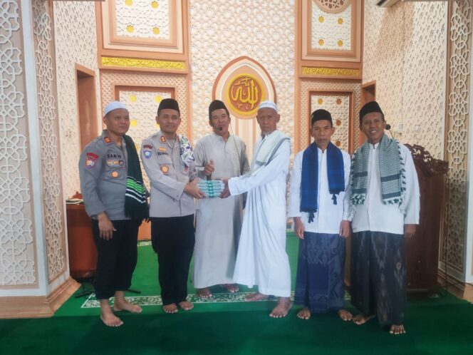 
					Jumling Ditbinmas Polda Metro di Jakarta Utara, Jamaah Apresiasi Penyerahan Alquran