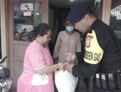 Brimob Polda Metro Jaya Gelar Jumat berkah berbagi dengan warga dan kerja bakti bersama masyarakat