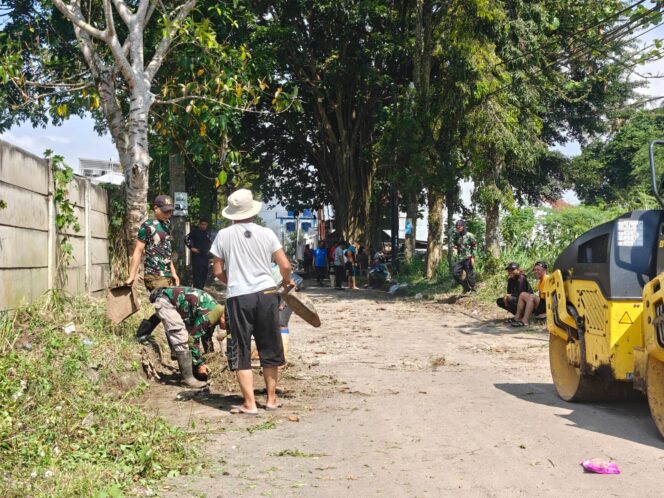 
					Jalan Komplek Rusak 4 Tahun Tidak Ada Perbaikan, Akhirnya Warga dan Kantor Hukum DRH & Patn