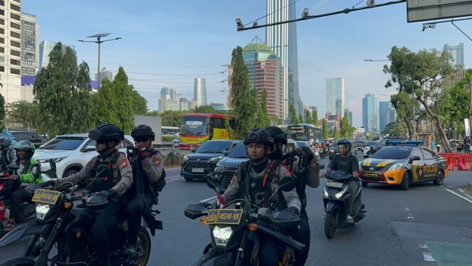 
					Jaga Jakarta, Polda Metro Jaya Gelar Patroli Skala Besar, Warga Bisa Interaksi Langsung dengan Polisi