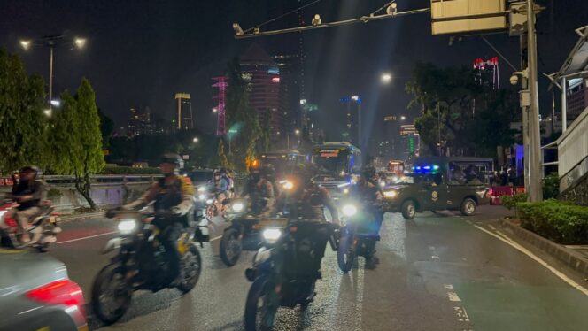 
					Polda Metro Jaya Gelar Patroli Malam Skala Besar, Sasar Kawasan Blok M hingga Ragunan