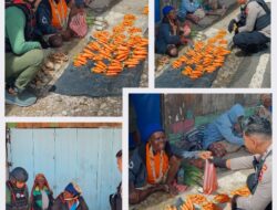 Personel Ops Damai Cartenz Dukung Perekonomian Lokal dengan cara Belanja Hasil Bumi di Paniai Timur