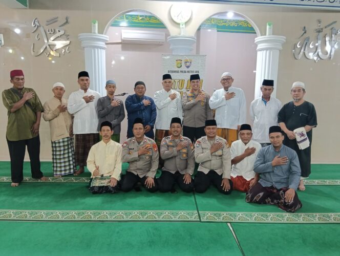 
					Polda Metro Jaya Gelar Program Satu Jam Mengaji di Masjid Al-Ihsan, Jakarta Timur*
