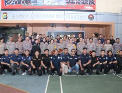 Kabid Humas Polda Metro Jaya Berikan Penghargaan untuk Personel Humas Berprestasi