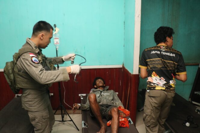 
					Satgas Ops Damai Cartenz Bersama Polres Yahukimo, Brimob Polda Papua dan TNI Berhasil Evakuasi Korban Selamat dan Jenazah Korban Aksi KKB di Seradala, Yahukimo