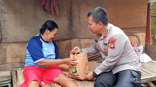 
					Peduli Kasih Kapolres Metro Bekasi Kota