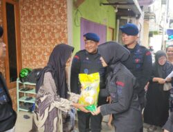 Jumat Peduli, Brimob Polda Metro Jaya Tebar Kepedulian di Tengah Masyarakat