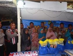Jumat Peduli Polsek Pademangan, Bagikan 20 Paket Sembako untuk Warga Kurang Mampu