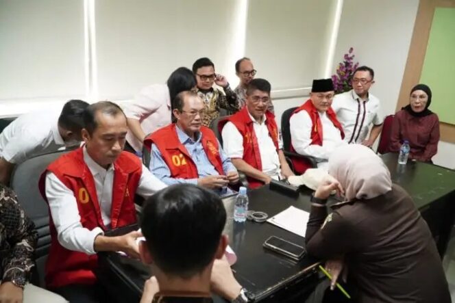 
					Empat Tersangka Pelaku Kasus Dugaan Korupsi Pasar Cinde Palembang, Diserahterimakan