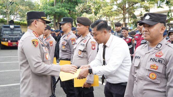 
					Polres Metro Jakarta Utara Beri Penghargaan kepada Personel Berprestasi