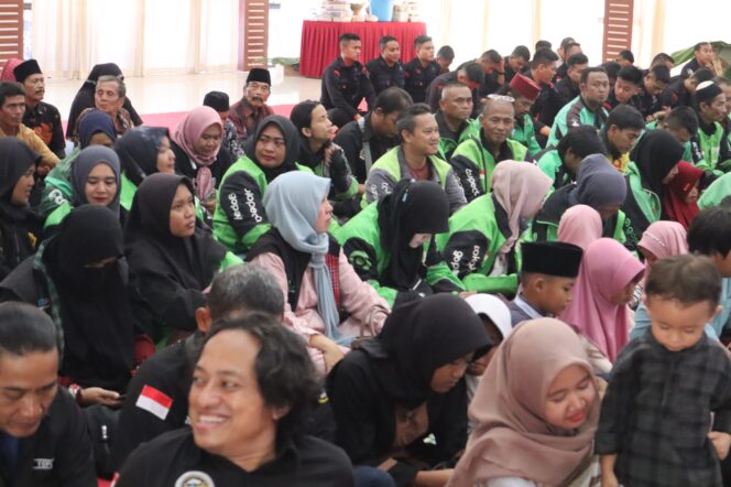 
					DOA BERSAMA KOMUNITAS OJEK ONLINE DAN SANTUNAN ANAK YATIM POLRES METRO BEKASI WUJUD KEPEDULIAN DAN SINERGI DALAM MEWUJUDKAN KEAMANAN