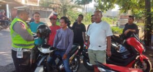 Satlantas Polres Labusel Gelar “Polantas Menyapa”, Ajak Masyarakat Tertib Berlalu Lintas di Jalinsum Kotapinang