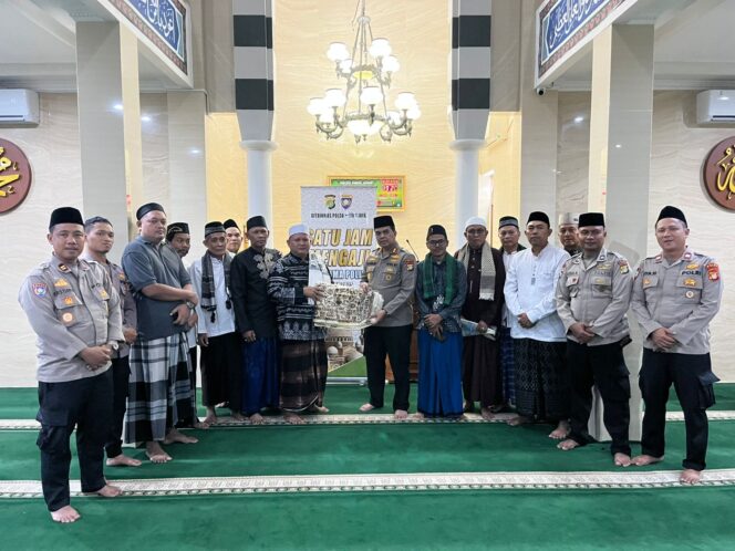 
					POLDA METRO JAYA GELAR PROGRAM “SATU JAM MENGAJI BERSAMA POLISI” DI MASJID DARUL KHOIR RAGUNAN