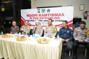 Ngopi Kamtibmas, Polisi Sosialisasi Bahaya Judi Online hingga Narkoba ke Warga Kelapa Gading