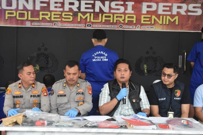 
					POLRES MUARA ENIM BERHASIL UNGKAP KASUS PEMBUNUHAN DI DESA KARANG RAJA, PELAKU DIBEKUK SETELAH BURON SELAMA 1 TAHUN LEBIH
