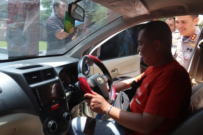 
					Polres Muara Enim Serahkan Kembali Dua Unit Mobil Avanza kepada Pemilik Usai Berhasil Diungkap