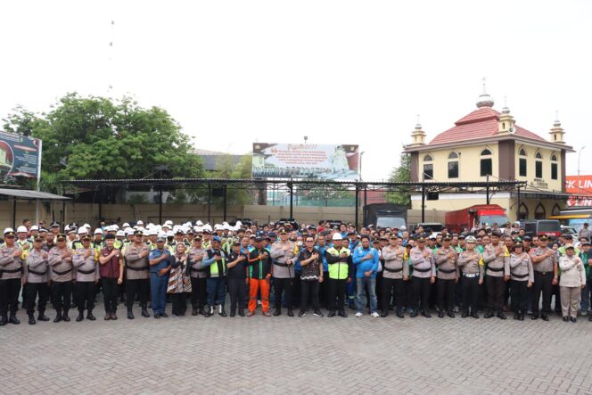 
					Sinergi Jaga Keamanan Pelabuhan, Polres Priok Gelar Apel Siaga Kamtibmas Gabungan Potmas