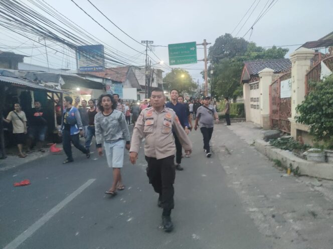 
					Polsek Tebet Bubarkan Tawuran Antarwarga, Pelaku Diduga Bawa Sajam
