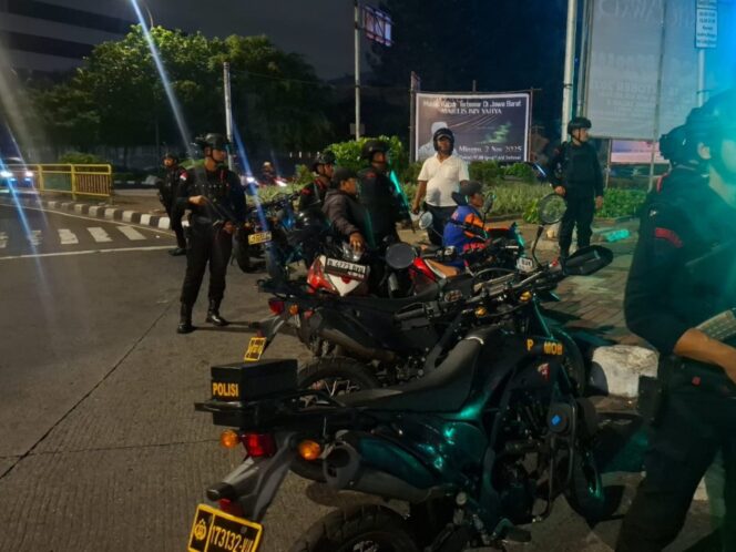 
					“Jaga Jakarta”, Brimob Polda Metro Jaya Gelar Patroli Dialogis Rayonisasi Ciptakan Rasa Aman di Tengah Masyarakat
