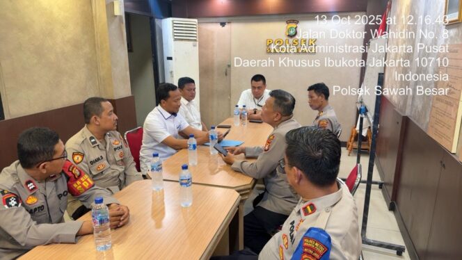 
					Bidpropam Polda Metro Jaya Sosialisasikan Larangan Gaya Hidup Mewah dan Whistle Blower System di Polsek Sawah Besar dan Kemayoran