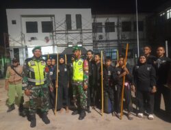 Jaga Malam dengan Semangat, Babinsa Koramil 05/Bantar Gebang Bersama Tiga Pilar dan Komduk Keliling Wilayah Ciptakan Rasa Aman