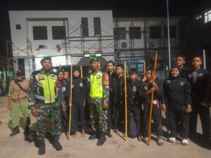 Jaga Malam dengan Semangat, Babinsa Koramil 05/Bantar Gebang Bersama Tiga Pilar dan Komduk Keliling Wilayah Ciptakan Rasa Aman