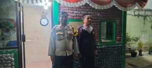 Bhabinkamtibmas Cideng Gelar Patroli dan Pembinaan Awak Pos Kamling, Perkuat Keamanan Lingkungan