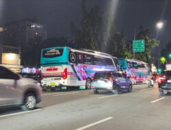Pelayanan Malam Hari Polsek Sawah Besar Lakukan Pemantauan Jemaah di Lapangan Banteng