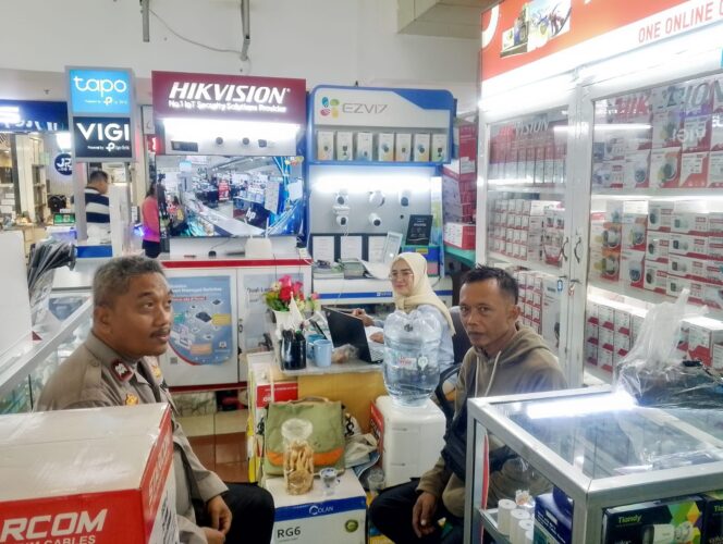 
					Sambang Dialogis Bhabinkamtibmas Mangga Dua Selatan” Perkuat Deteksi Dini Kamtibmas”