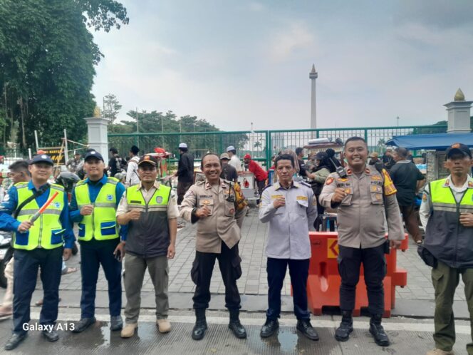 
					Bhabinkamtibmas Gambir dampingi tabligh akbar di Perparkiran IRTI, ajakan doa dan menjaga ketertiban bersama