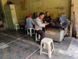 Bhabinkamtibmas Duri Pulo Sambangi Petugas Keamanan, Ajak Warga Jaga Kamtibmas dan Waspadai Hoaks