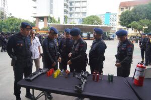 Brimob Polda Metro Jaya Gelar Apel Kesiapsiagaan Pelayanan Aksi Unras Satu Tahun Kabinet Merah Putih
