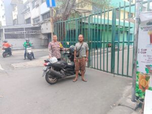 Bhabinkamtibmas Petojo Utara Sambang Wilayah, Ajak Pokdar Kamtibmas Perkuat Sinergi Cegah Tawuran Pelajar