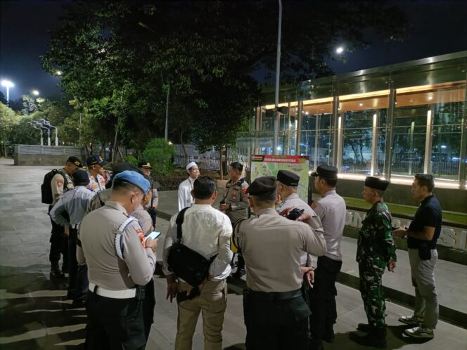 
					Kapolsek Sawah Besar Pimpin Langsung Kegiatan Daars Subuh Bersama Habib Umar di Masjid Istiqlal