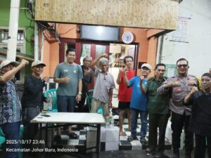 Kunjungi Pos Satkamling RW01, Bhabinkamtibmas Kampung Rawa Ajak Warga Jaga Keamanan Lingkungan