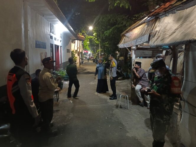 
					Tiga Pilar Bergerak! Polsek, Koramil, dan Satpol PP Amankan Senen di Tengah Malam