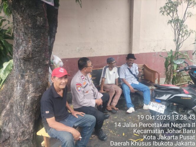 
					Bhabinkamtibmas Kelurahan Johar Baru Intensifkan Patroli dan Sambang Warga RW 10