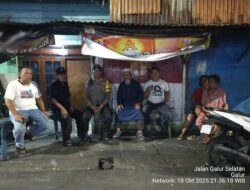 Perkuat Siskamling, Bhabinkamtibmas Galur Sambangi Pos Kamling RW 01