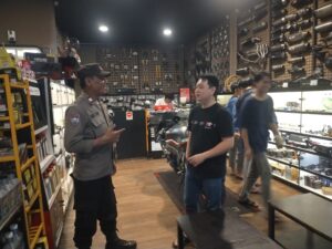 Aiptu Baktiar Bhabinkamtibmas Galur, Sambang dan Cooling System ke ARC Speed Shop, Ajak Masyarakat Jaga Kamtibmas