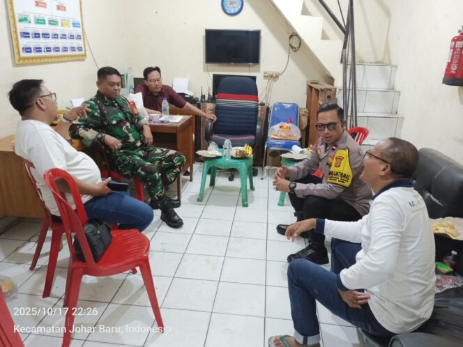 
					Sinergi Tiga Pilar: Bhabinkamtibmas dan Warga Kampung Rawa Kompak Wujudkan Kamtibmas