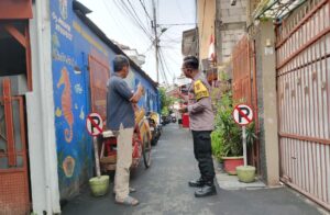Door to Door Bhabinkamtibmas: Bangun Kesadaran Warga Jaga Kampung